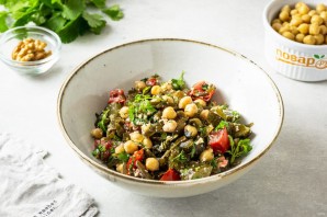 Салат с нутом и морской капустой Салат с нутом и морской капустой