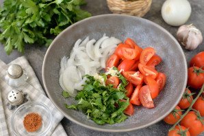 Салат с нутом и помидорами