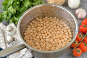 Салат с нутом и помидорами