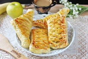 Слойки с яблоком и бананом