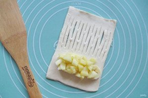 Слойки с яблоком и бананом