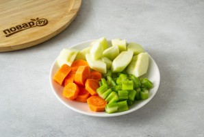 Смузи из сельдерея, яблока и апельсина Смузи из сельдерея, яблока и апельсина