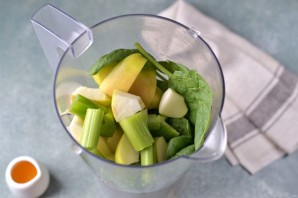 Смузи из шпината и сельдерея Смузи из шпината и сельдерея