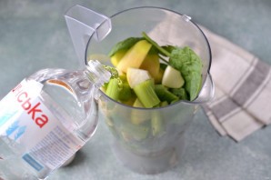 Смузи из шпината и сельдерея Смузи из шпината и сельдерея