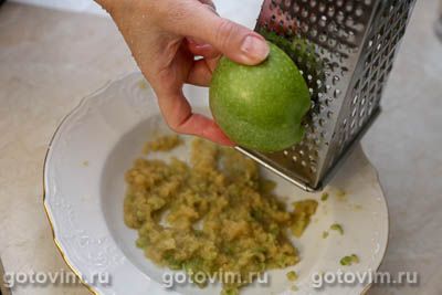 Свиная грудинка с соусом из хрена и яблок