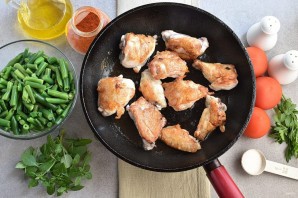 Тушеная фасоль с курицей