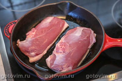 Утиные грудки с соусом из калины Утиные грудки с соусом из калины