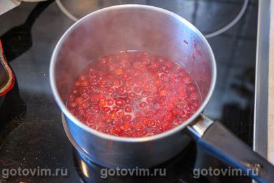 Утиные грудки с соусом из калины Утиные грудки с соусом из калины