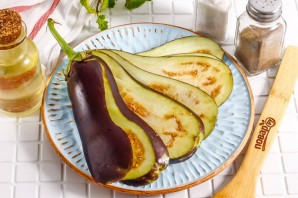 Веер из баклажанов с беконом в духовке