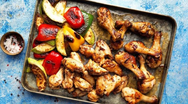 Ассорти куриных ножек и крылышек с овощами, пошаговый рецепт с фото