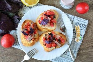 Брускетта с хамоном