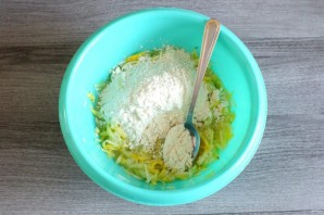 Чебуреки из кабачков с ветчиной и сыром