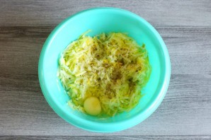 Чебуреки из кабачков с ветчиной и сыром