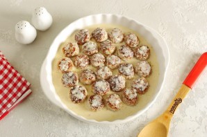 Фрикадельки в соусе "Бешамель"