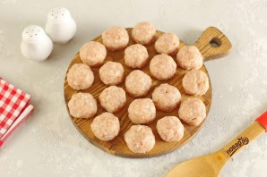 Фрикадельки в соусе "Бешамель"