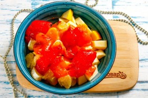 Фруктовый салат с йогуртом