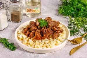 Говяжьи щечки с ризотто из сельдерея