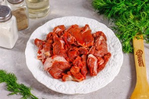 Говяжьи щечки с ризотто из сельдерея