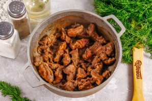 Говяжьи щечки с ризотто из сельдерея