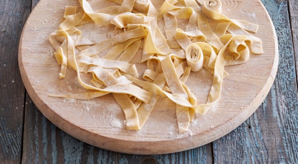 Как приготовить домашние яичные тальятелле, пошаговый рецепт с фото Как приготовить домашние яичные тальятелле, пошаговый рецепт с фото