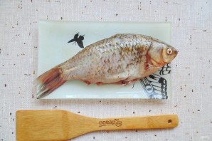 Карась в духовке на луковой подушке