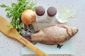 Карась в духовке на луковой подушке