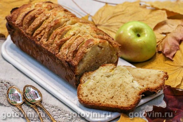 Кекс  на кефире с яблочными дольками и карамельной корочкой