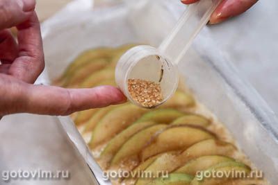 Кекс  на кефире с яблочными дольками и карамельной корочкой