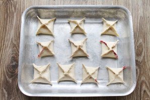 Конвертики с джемом из черной смородины