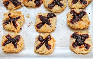 Конвертики с джемом из черной смородины