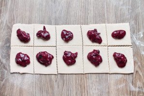 Конвертики с джемом из черной смородины
