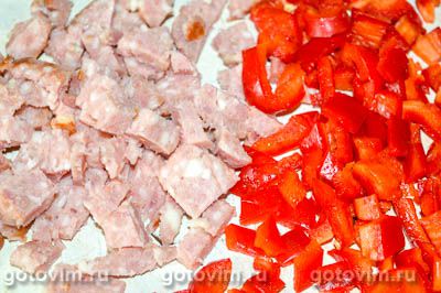 Ленивая «пицца» из сушек с колбасой и сыром