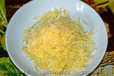 Ленивая «пицца» из сушек с колбасой и сыром