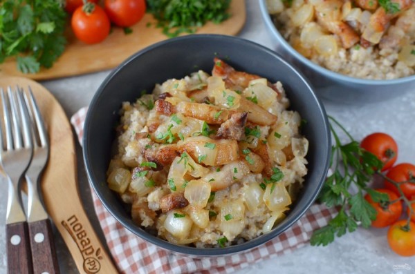 На воде или на молоке? Как правильно варить ячневую кашу        