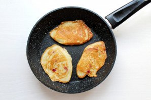 Оладьи с красной смородиной