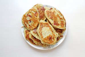 Оладьи с красной смородиной