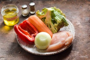 Овощное рагу с курицей и брокколи Овощное рагу с курицей и брокколи