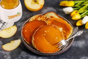 Панкейки на кефире с яблоками