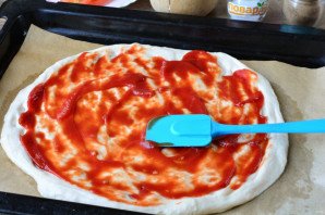 Пицца с курицей и персиками