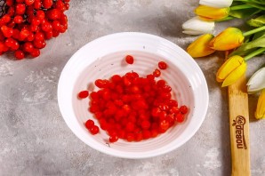 Пирог с калиной и яблоками