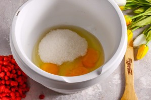 Пирог с калиной и яблоками