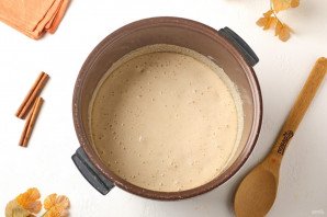 Пирог с тыквой и яблоками в мультиварке