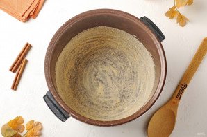 Пирог с тыквой и яблоками в мультиварке