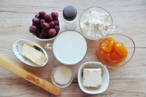 Пирог с вишней и абрикосами