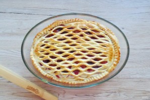 Пирог с вишней и абрикосами