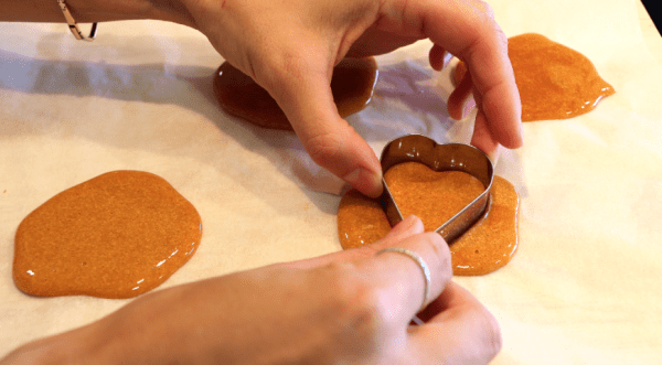 Сахарные соты из сериала "Игра в кальмара", как приготовить и какие формы лучше использовать , пошаговый рецепт с фото