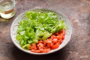 Салат из брокколи с яйцом и помидорами