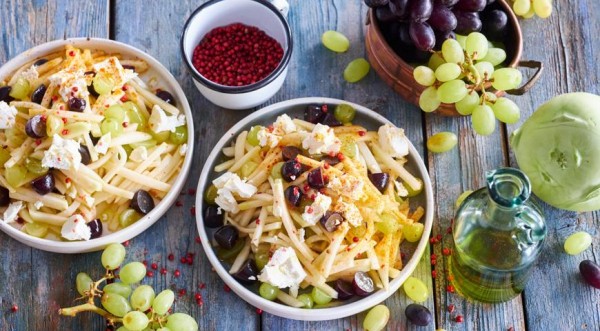 Салат из кольраби с брынзой и виноградом, пошаговый рецепт с фото