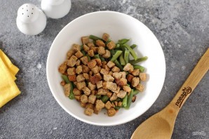 Салат из стручковой фасоли и кукурузы