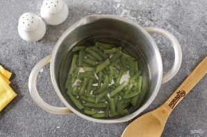 Салат из стручковой фасоли и кукурузы